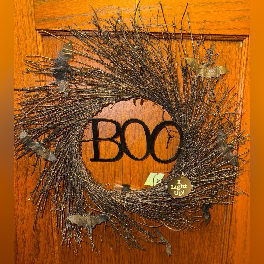 Halloween Boo Wreath with Bats - Black-Never Used!